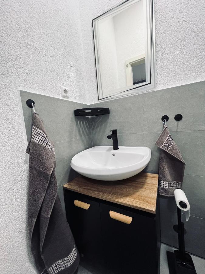 Traumhaftes 1-Zi Apartment Mit Gartennutzung Naehe Krefeld Hbf Luaran gambar