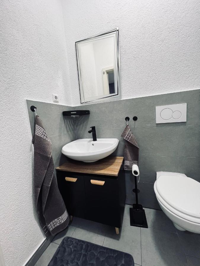 Traumhaftes 1-Zi Apartment Mit Gartennutzung Naehe Krefeld Hbf Luaran gambar